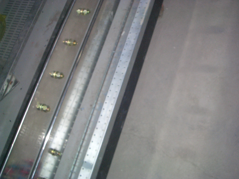 柜内安装螺丝采用