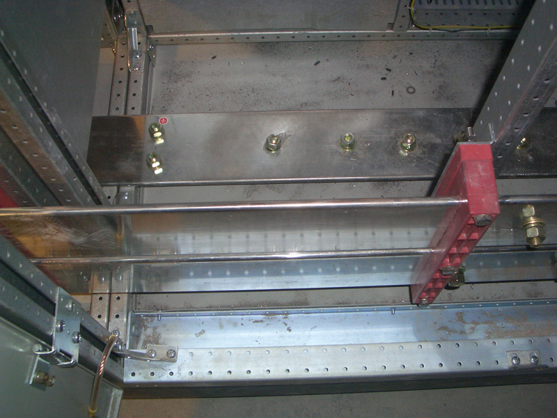 铜排冲孔工艺误差不大于1mm