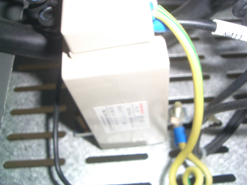 一次元件可靠接地